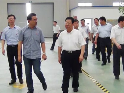 安丘市委書記桑福嶺一行深入科靈調(diào)研工作，傾力打造科靈節(jié)能為非公黨建示范單位